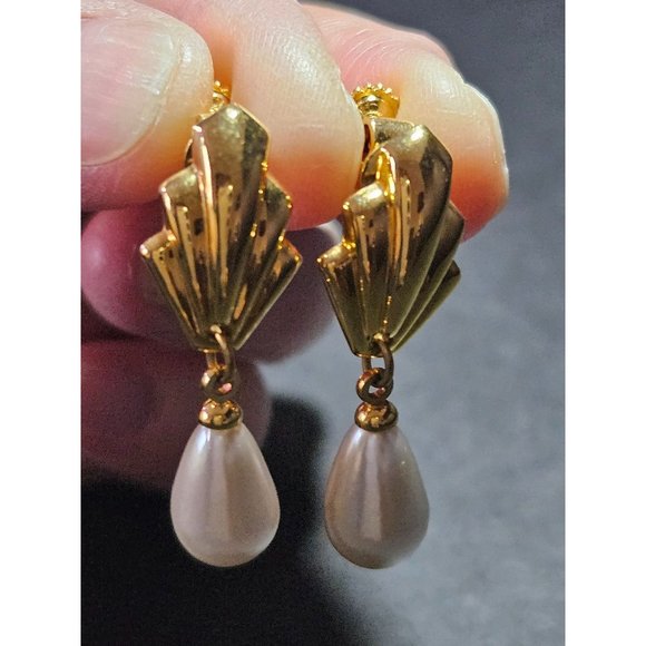 Napier Jewelry - **Final Sale** Vintage Napier gold tone screw back clip on earrings